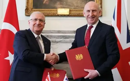 Türkiye ile İngiltere arasında Eurofighter'lar için imzalar atıldı