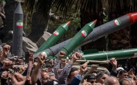 İran’daki şahinler kritik nükleer anlaşmadan çekilmek istiyor