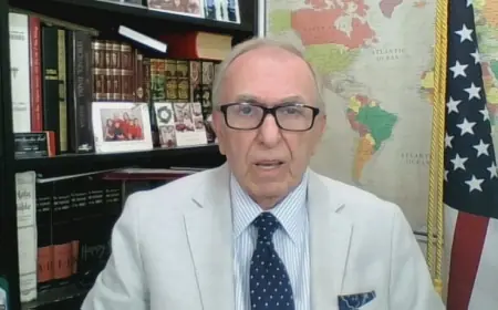 Trump’ın eski danışmanı: İran'da rejim değişikliği fiilen gerçekleştirildi