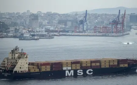 Türkiye, Hürmüz’de mahsur kalan 11 gemi için İran’la görüşüyor