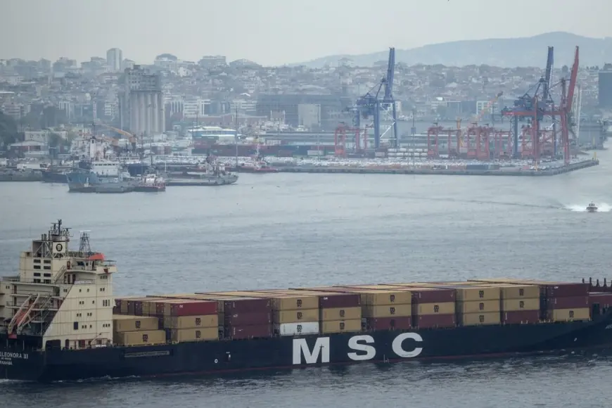 Türkiye, Hürmüz’de mahsur kalan 11 gemi için İran’la görüşüyor