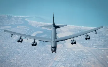 ABD'ye ait B-52'ler İran semalarında