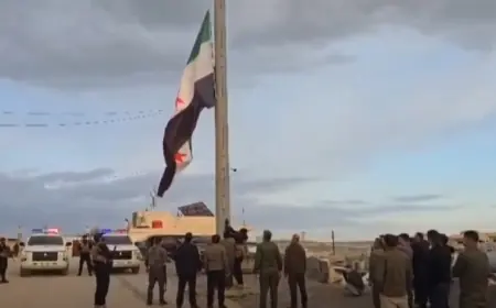 Kobani’de Suriye Bayrağı Resmî Kurumlara Çekildi