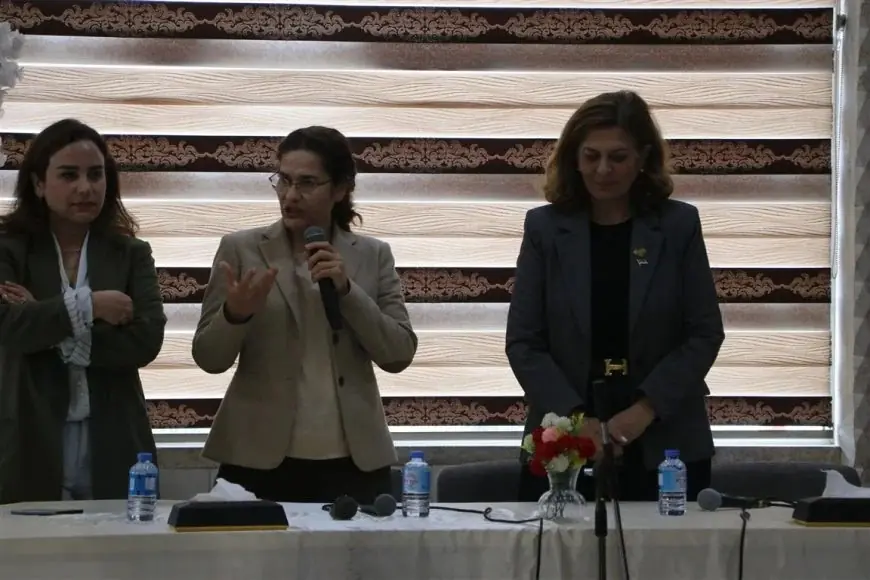 Şam yönetiminden Haseke’ye ziyaret: Çalışma Bakanı Kabawat, İlham Ahmed’le görüştü