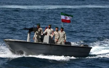 Hürmüz Boğazı Gerilimi: İran Devrim Muhafızları’ndan Trump’a Yanıt