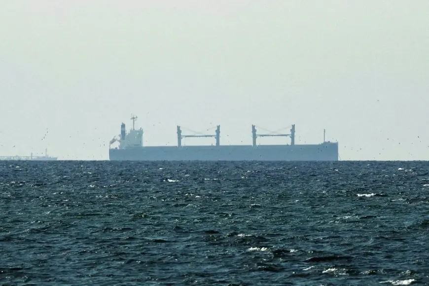 İran, Umman kıyıları açıklarında bir konteyner gemisini hedef aldı