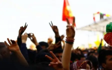 Biraz Kürt siyasetinden bahseder misin Gülizer?