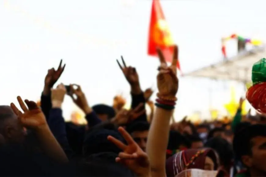 Biraz Kürt siyasetinden bahseder misin Gülizer?