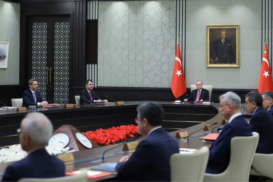 Kabîneya hikûmeta Tirkiyeyê pêvajoya aştiyê û rageşiyên navçeyê gotûbêj dike