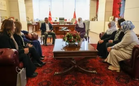 Barış Annelerinden CHP'ye ziyaret