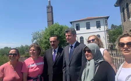Erbil ve Duhok valileri Diyarbakır’daki barış forumunda
