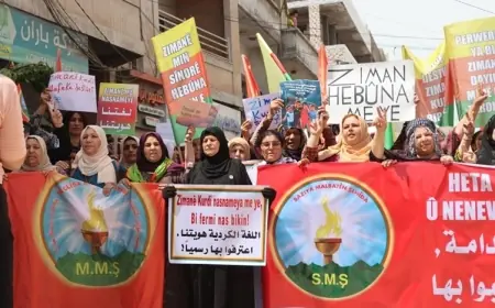 Kamışlo'da Kürtçe için yürüyüş: 'Kelimelerimiz Olmadan Anayasa Olmaz”