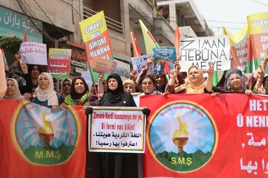Kamışlo'da Kürtçe için yürüyüş: 'Kelimelerimiz Olmadan Anayasa Olmaz”