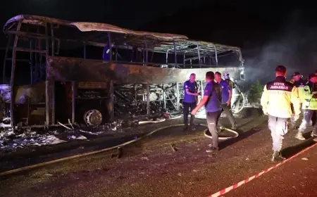 Yolcu otobüsü alev aldı: 8 ölü 33 yaralı