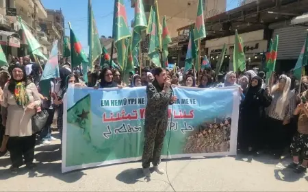 Kamışlo’da YPJ’liler orduya katılım için gösteri düzenledi