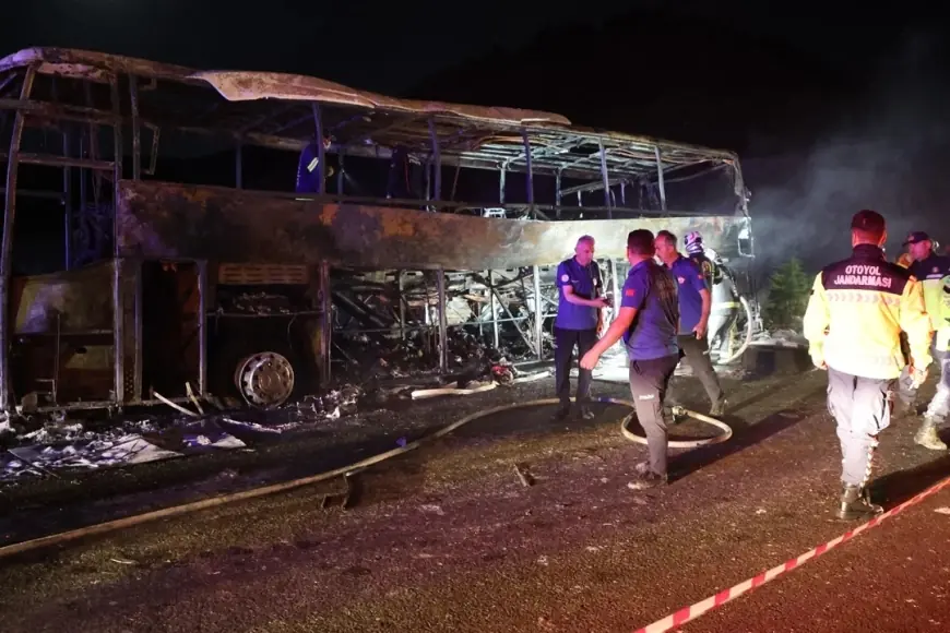 Yolcu otobüsü alev aldı: 8 ölü 33 yaralı
