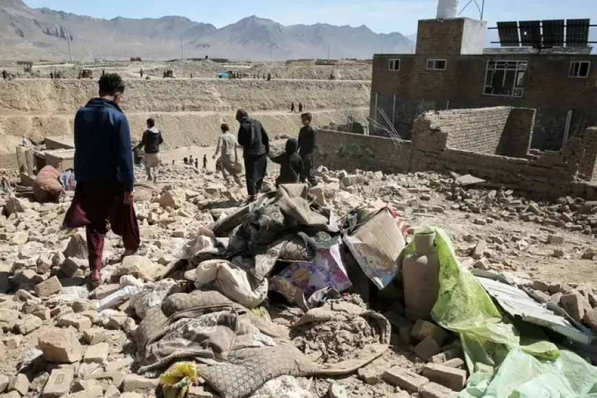 Pakistan savaş uçakları Afganistan'ı vurdu: En az 13 ölü