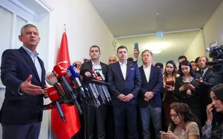 Özgür Özel ve ekibi CHP PM'den istifa etti