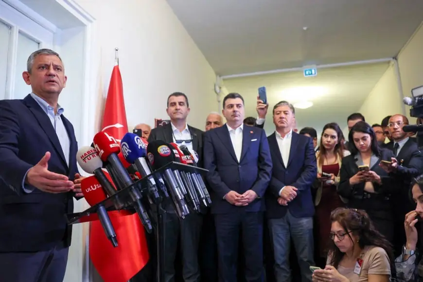 Özgür Özel ve ekibi CHP PM'den istifa etti