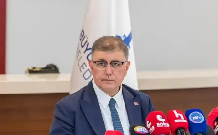 İzmir Büyükşehir Belediye Başkanı Cemil Tugay CHP’den İstifa Ett