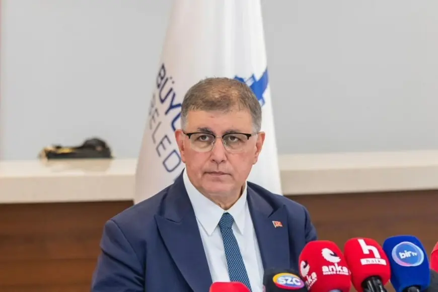 İzmir Büyükşehir Belediye Başkanı Cemil Tugay CHP’den İstifa Ett