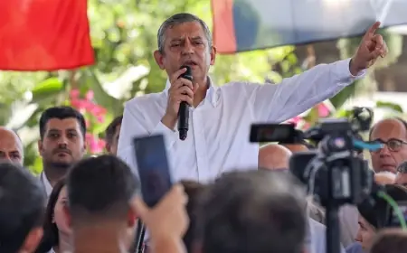 Özgür Özel’den 'yeni parti' açıklaması:  'Yeni bir yürüyüşün, yeni bir yaklaşımın içindeyiz'