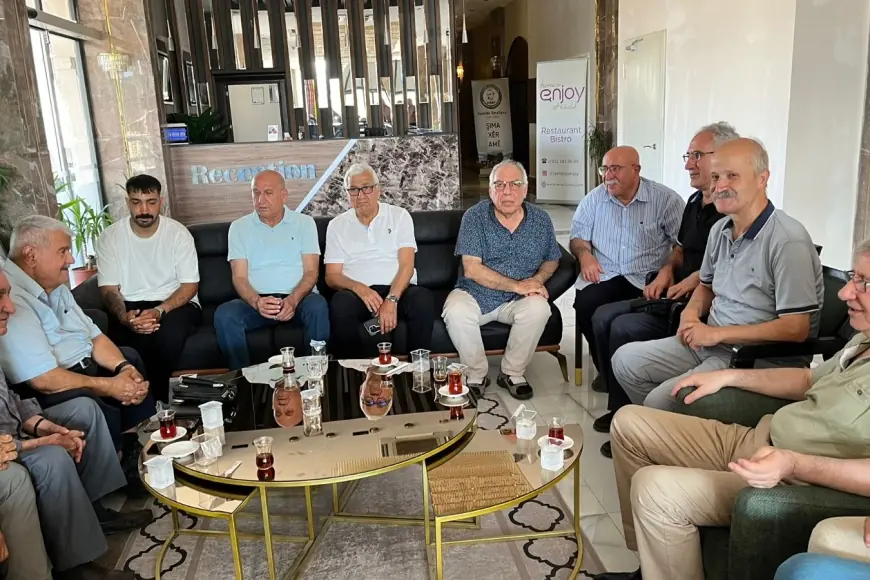 Heyeta PWKyê Li Qoserê  Seredana Koma Kurmancî ya Enstîtuya Kurdî ya Parîsê Kir
