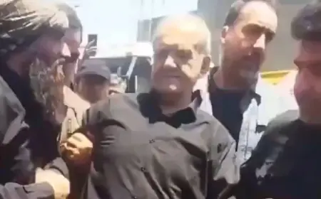 Hamaney’in cenazesinde Pezeşkiyan’a saldırı