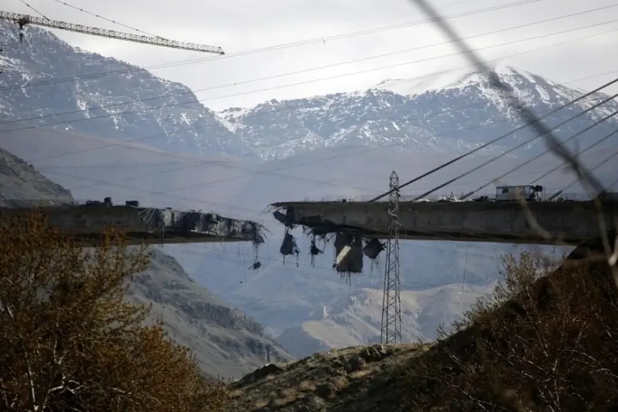 ABD, İran'da 6 stratejik köprüyü vurdu: 7 kişi hayatını kaybetti