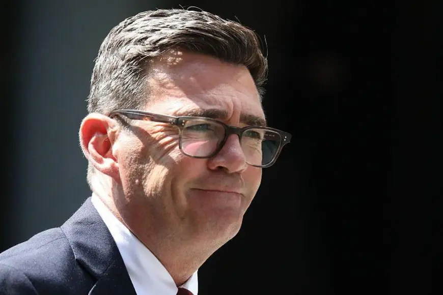Andy Burnham İngiltere Başbakanı oldu