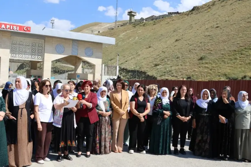 Van'da İran protestosu: Kürt Kadınlar Birliği Platformu'ndan birlik çağrısı