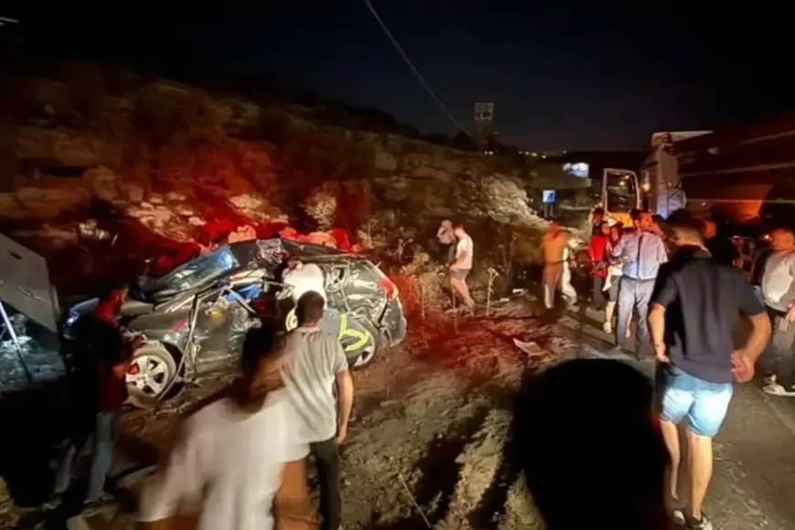 Mardin'de feci kaza! Otomobil ile kamyon çarpıştı: Ölü ve yaralılar var