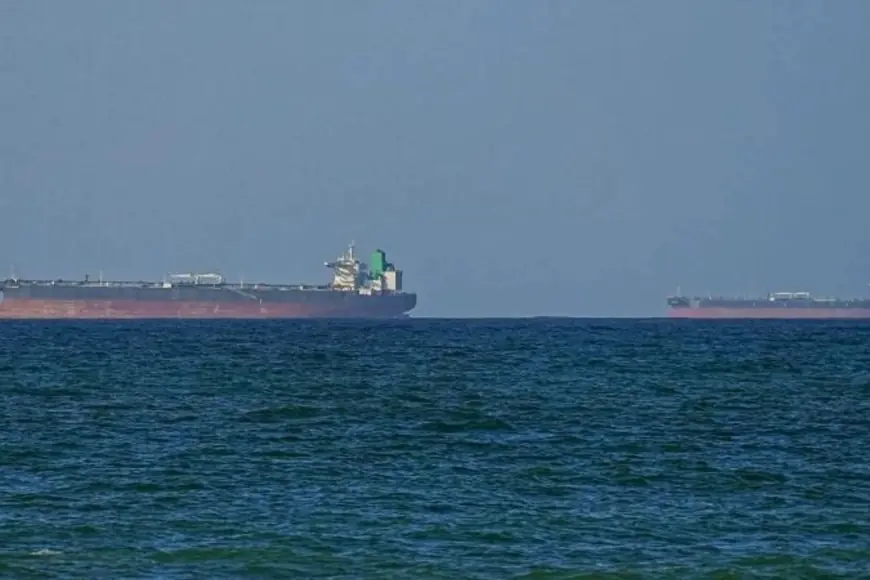 İran, Hürmüz'de 3 petrol tankerini hedef aldı