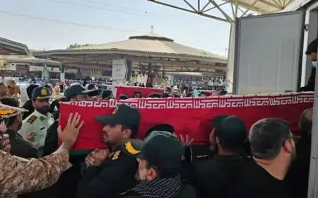 İran, Irak'ta öldürülen Devrim Muhafızlarının cenazelerini teslim aldı