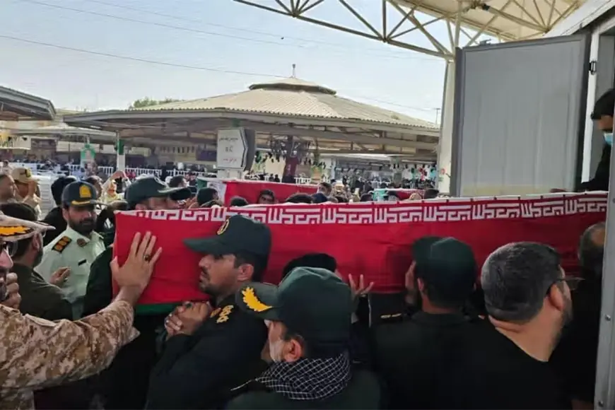 İran, Irak'ta öldürülen Devrim Muhafızlarının cenazelerini teslim aldı