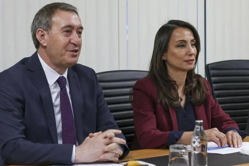 DEM Parti 'çerçeve yasa' kanun teklifini imzaladı