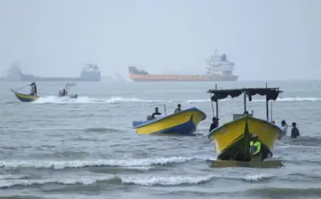 Hürmüz Boğazı'nda tanker yakınında peş peşe iki patlama