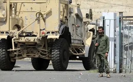 Yemen’de hükümet güçlerine ait kamplara saldırı: Onlarca asker öldü