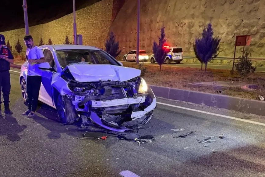Batman’da iki otomobil tünel girişinde çarpıştı: 12 yaralı