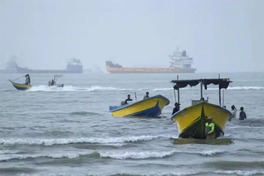 Hürmüz Boğazı'nda tanker yakınında peş peşe iki patlama
