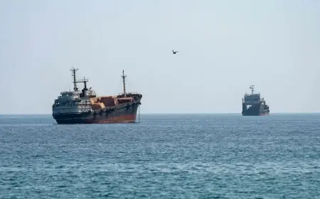 BAE: İran, Hürmüz Boğazı’nda gemimizi füzeyle hedef aldı
