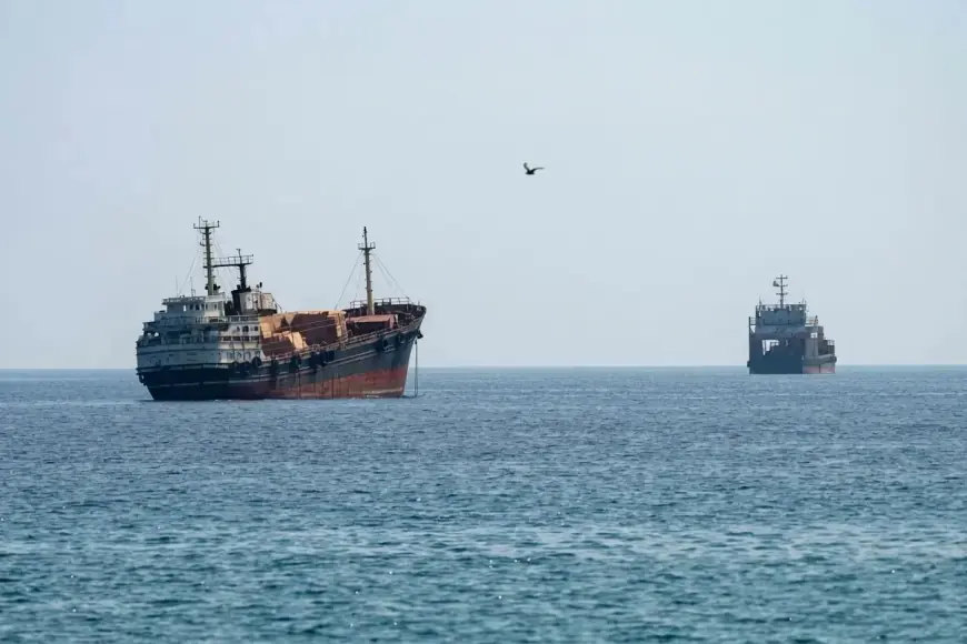 BAE: İran, Hürmüz Boğazı’nda gemimizi füzeyle hedef aldı