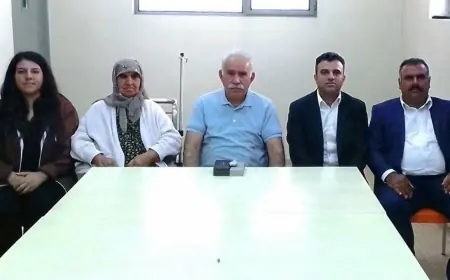 Öcalan’ın ailesi ile çektirdiği fotoğrafı paylaşıldı