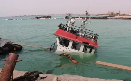 Husiler, Babu'l Mendeb Boğazı'nda kargo gemisi vurdu: 3 kişi öldü
