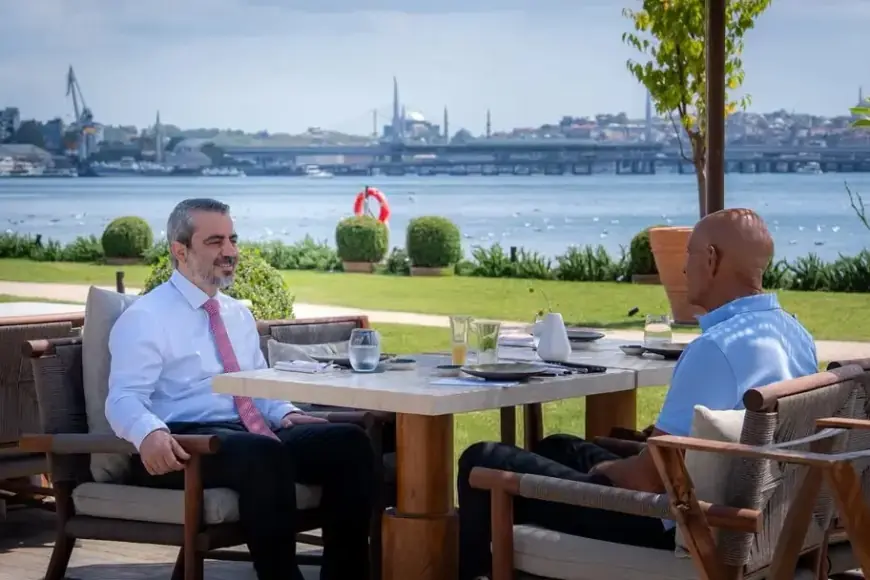 İstanbul’da Suriye diplomasisi: Şeybani ve Barrack bir araya geldi