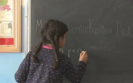 Suriye Eğitim Bakanlığı’ndan Kürtçe eğitim kararı
