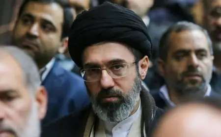 Müctaba Hamaney’den İranlı yetkililere 'moral bozucu açıklama' uyarısı