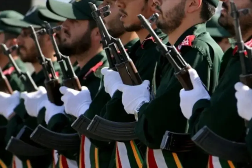 İran Devrim Muhafızları hükümete karşı çıktıkları gerekçesiyle 23 komutanı görevden aldı