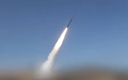 Husiler Yemen'in batı kıyılarına 14'ten fazla balistik füze fırlattı