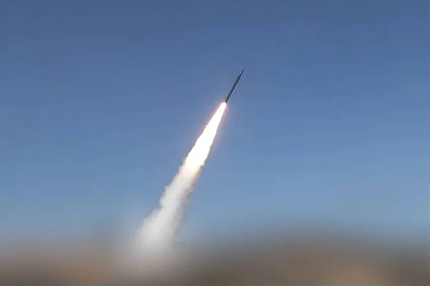 Husiler Yemen'in batı kıyılarına 14'ten fazla balistik füze fırlattı